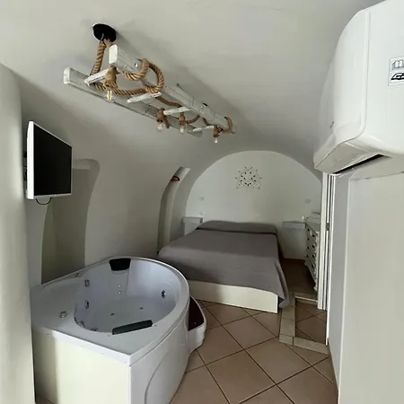 21mqsuitehomes , Con Mini Piscina Privata, Con Vasca Idromassaggio & Standard Apartment